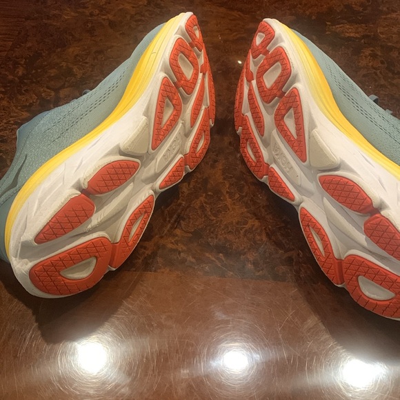 Gently worn pair of men’s Hoka tennis shoes - Picture 6 of 7